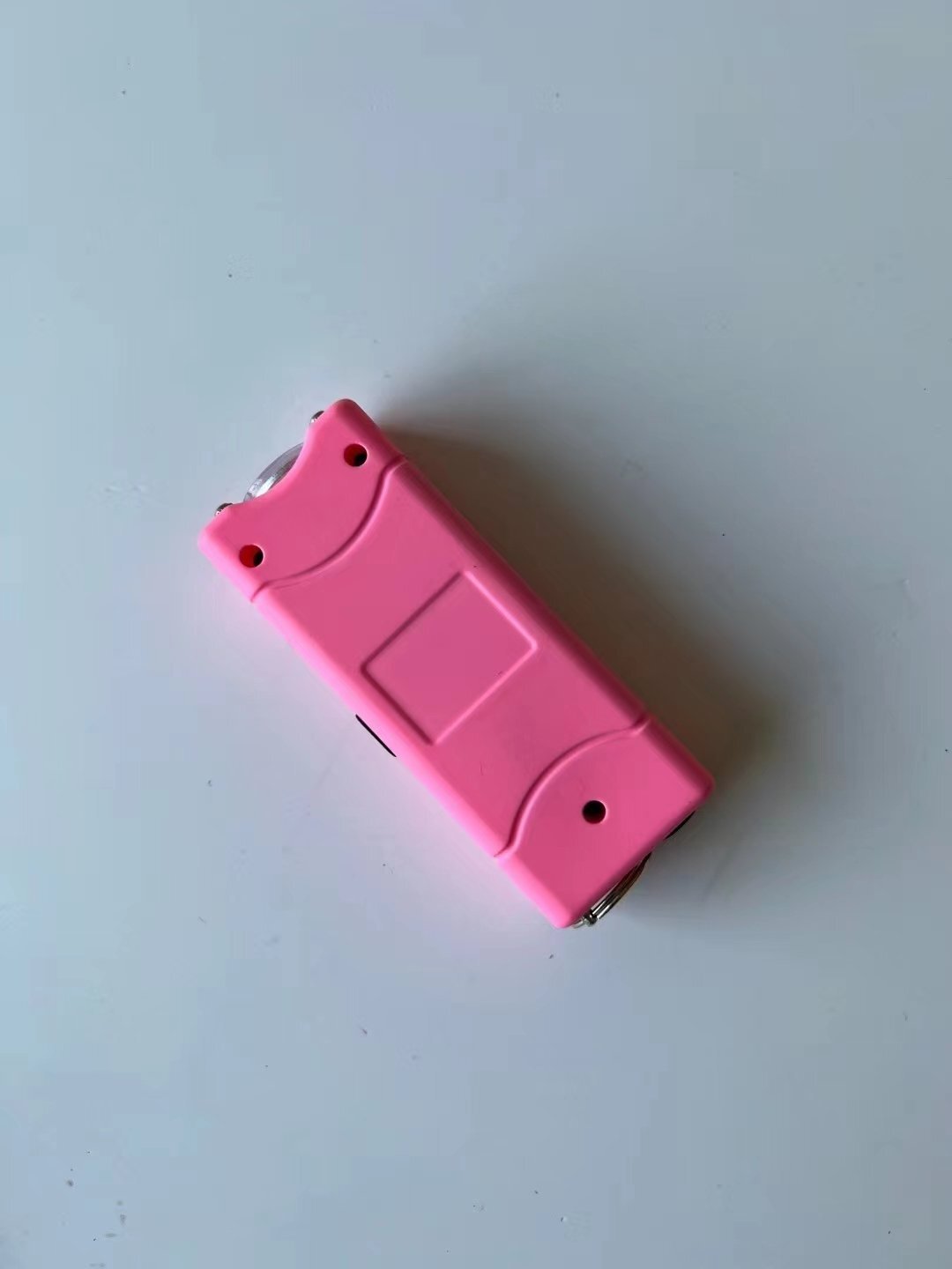 女子防身電擊器制作過程 女子防身電擊器制作過程