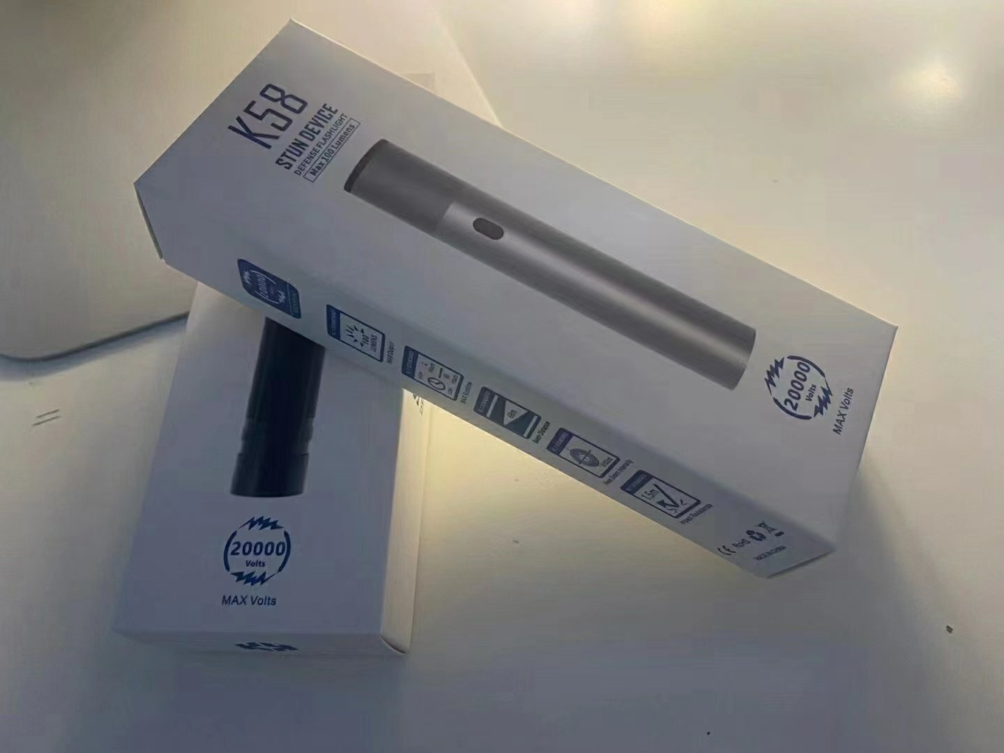 女子防身電擊器制作過程 女子防身電擊器制作過程