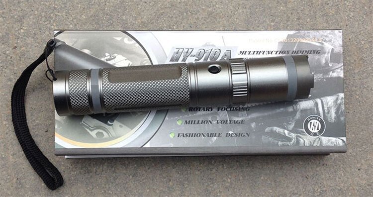 黑鷹HY-910A小鋼炮鈦合金爆閃強(qiáng)光電擊 黑鷹HY-910A小鋼炮鈦合金爆閃強(qiáng)光電擊